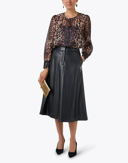 leopard-print-blouse_look.jpeg