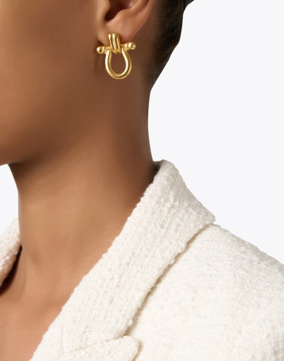 gold-doorknocker-earrings_look.jpeg