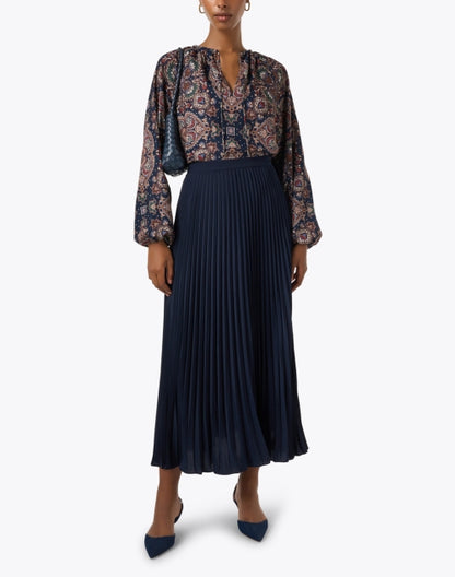 addi-navy-pleated-skirt_look.jpeg