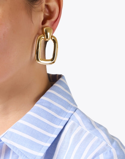 gold-square-clip-earrings_look.jpeg