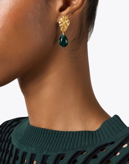 gold-and-emerald-drop-earrings_look.jpeg