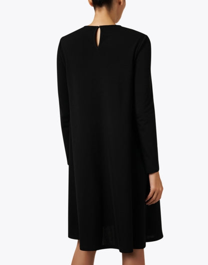 quarto-black-shift-dress_back.jpeg