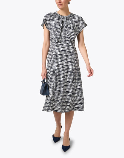 domicia-black-and-white-print-dress_look.jpeg