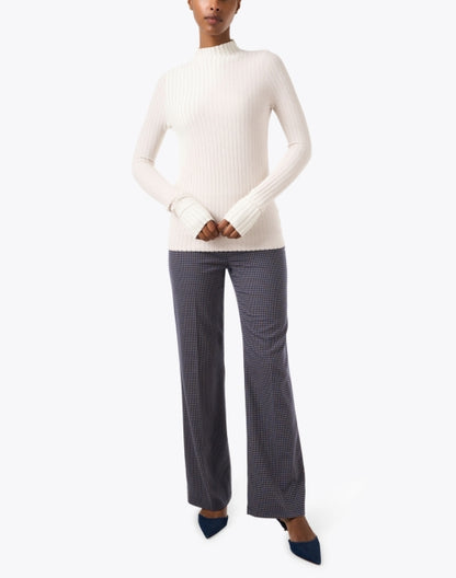 stone-grey-sweater_look.jpeg