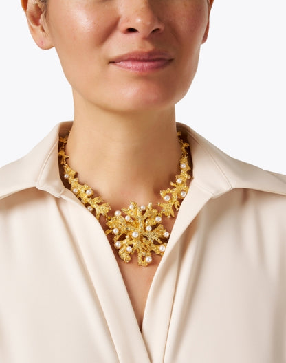 gold-branch-pearl-necklace_look.jpeg