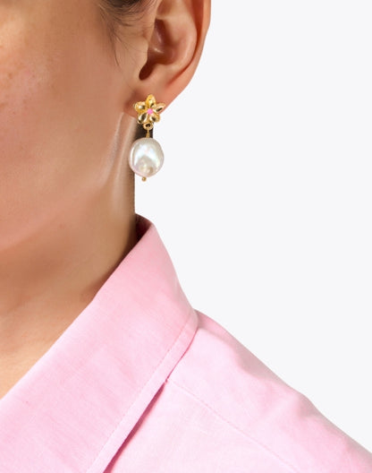 bloom-gold-and-pearl-drop-earrings_look.jpeg