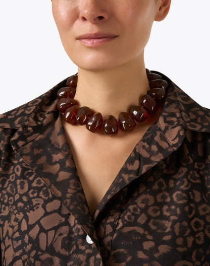 tortoiseshell-pebble-necklace_look.jpeg