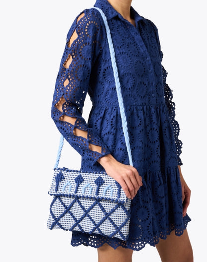 grazia-blue-woven-crossbody-bag_look.jpeg