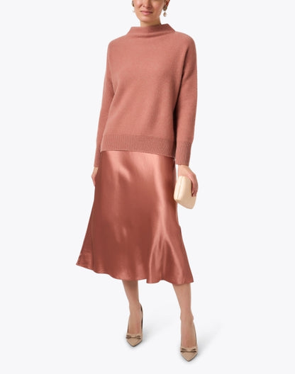 rose-pink-boiled-cashmere-sweater_look.jpeg