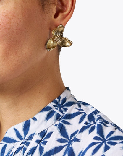 gold-and-pearl-flower-earrings_look.jpeg