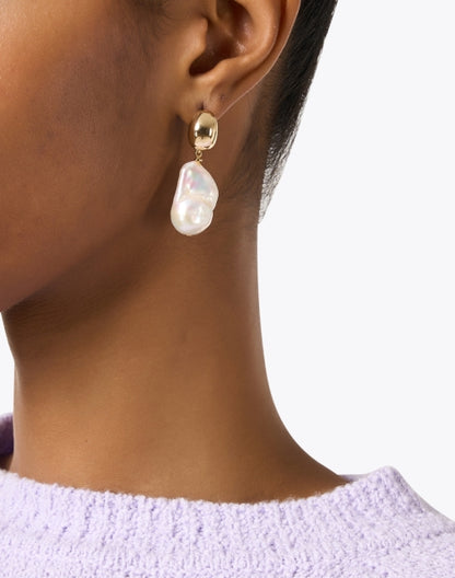 gold-pearl-drop-earrings_look.jpeg