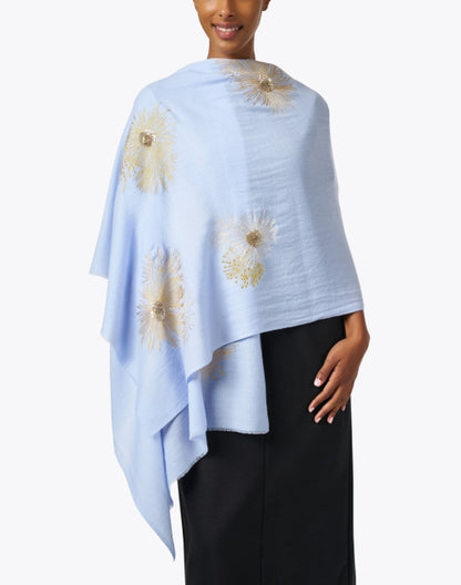 blue-embroidered-merino-wool-scarf_look.jpeg