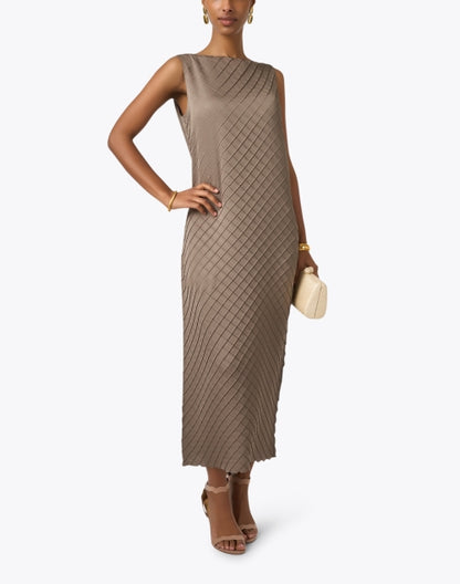 taupe-diamond-plisse-dress_look.jpeg