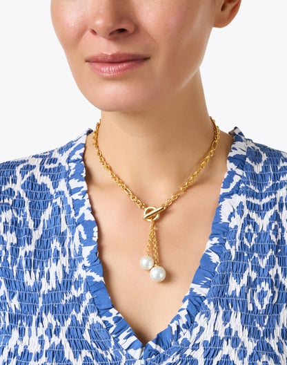 gold-and-pearl-lariat-necklace_look.jpeg