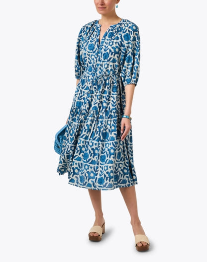 mitte-blue-floral-midi-dress_look.jpeg