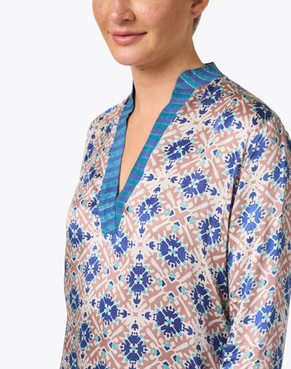 eli-multi-print-satin-top_extra_1.jpeg