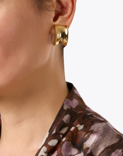 gold-clip-hoop-earrings_look.jpeg