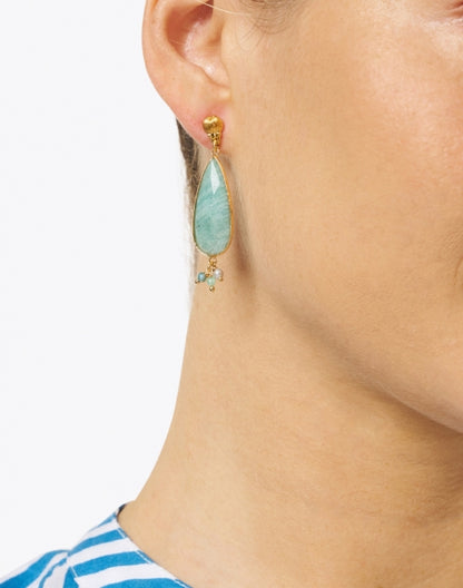 serti-amazonite-teardrop-earrings_look.jpeg