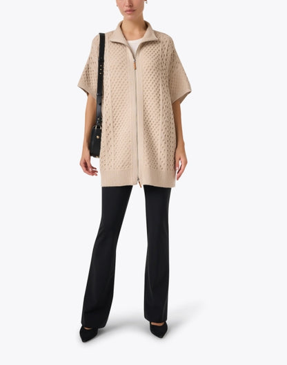 natural-mixed-stitch-poncho_look.jpeg